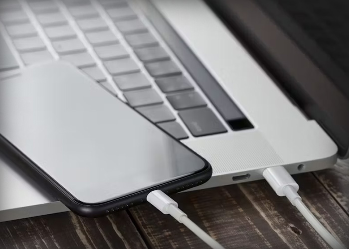 Samsung mobil forbundet med USB til computer